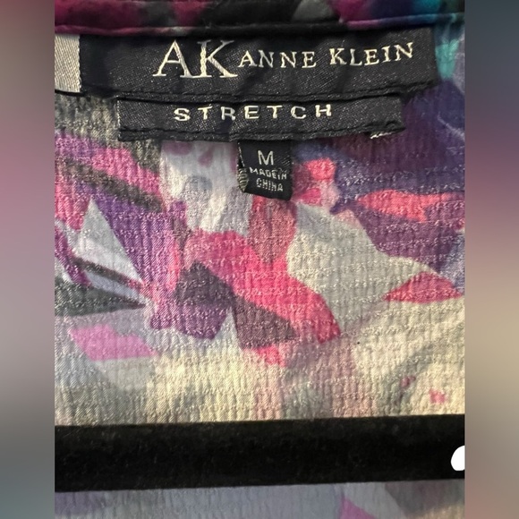 Anne Klein Teal & Pink Multicolor Abstract Ruffled V-Neck Top - Size Medium - Picture 3 of 4